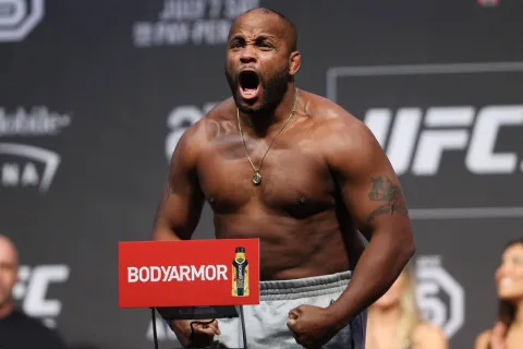 Кормье заявил, что Джонс не заслуживает быть первым номером P4P в UFC