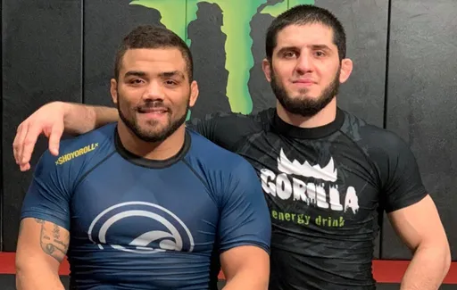 Одноклубник Махачева исключен из ростера UFC из-за травмы головы, полученной при падении с лестницы