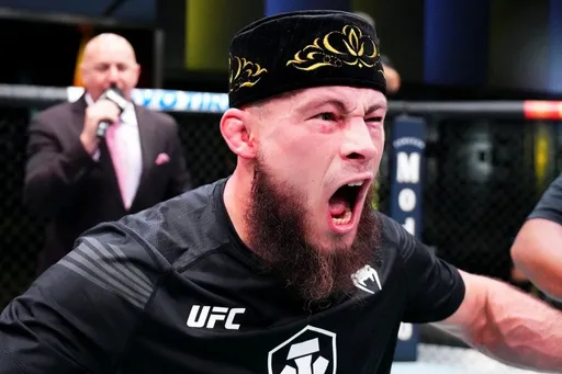 Фахретдинов: UFC хочет наказать Ли, дав ему бой со мной