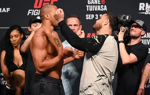 Ган нокаутировал Туивасу на турнире UFC Paris