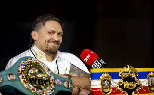 Усик назвал подписание контракта с Zuffa Boxing новой возможностью