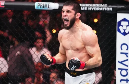 Россиянин Махачев установил рекорд UFC по количеству защит пояса чемпиона в легком весе
