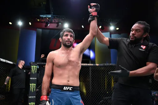 Дариуш победил Мойкано единогласным решением судей на турнире UFC 317