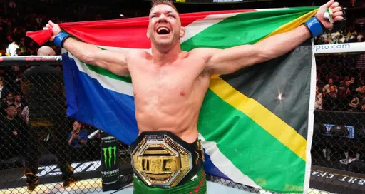 Дю Плесси ответил хейтерам после завоевания пояса UFC