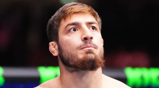Чеченец Яхьяев нокаутировал американца за восемь секунд на турнире UFC Fight Night 280 в Баку
