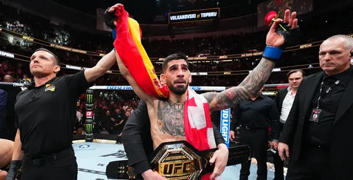 Илия Топурия намекнул, что освободит титул чемпиона UFC в легком весе