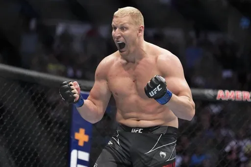 Павлович стал первым тяжеловесом из России, возглавившим рейтинг UFC
