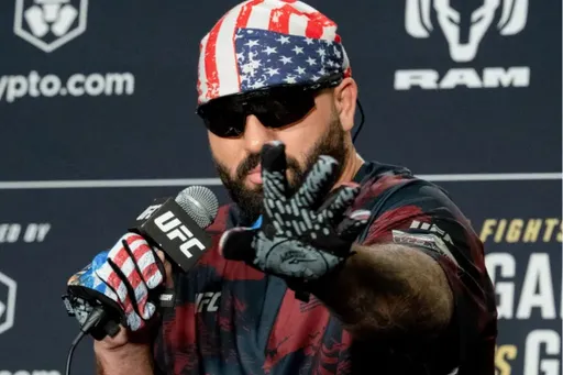 Главное открытие года в UFC – экс-футболист. Джош Хокит устраивает безумное шоу в октагоне и за его пределами