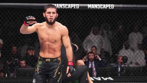 Махачев сделал вес перед титульным боем с Маддаленой на UFC 322