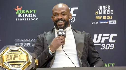 Чемпион UFC Джонс рассказал, когда планирует завершить карьеру