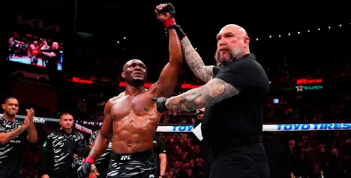 Усман прервал серию поражений в UFC, Камбосос проиграл нокаутом в бою за титул IBF: самое главное за день в единоборствах