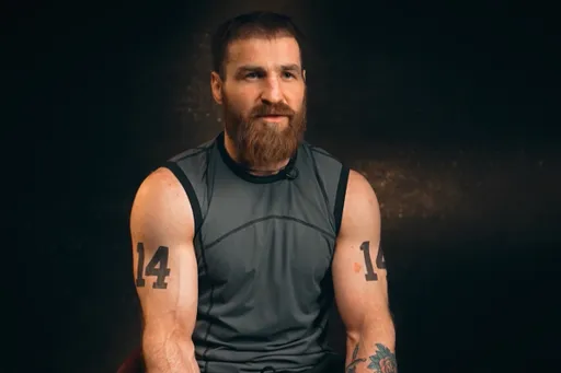 Появилось видео нокаута: «Сибирский Конор» вырубил «Странника» на IBA Bare Knuckle 4