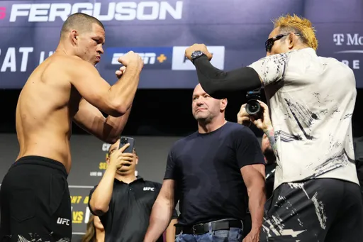 Диас задушил Фергюсона в четвертом раунде на UFC 279