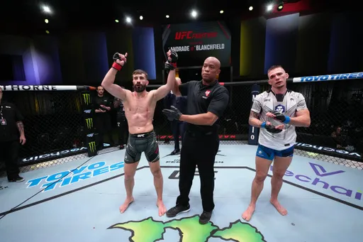 Стали известны обладатели бонусов по итогам UFC Fight Night 219
