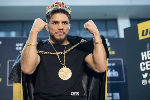 Сехудо заявил, что Стерлинг стал чемпионом благодаря актерским способностям