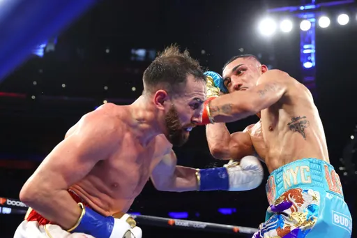 Лопес победил Мартина решением судей и защитил титул WBO International