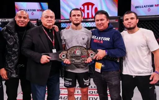 Усман Нурмагомедов привез пояс чемпиона Bellator в Дагестан