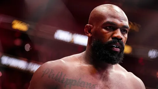 Эдвардс: вы должны признавать величие Джонса в UFC