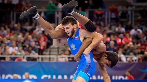 Определились первые финалисты чемпионата России по вольной борьбе в Каспийске
