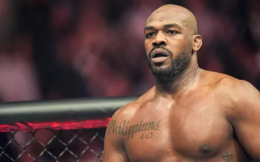 Чемпион UFC Джонс дал обещание на следующий бой
