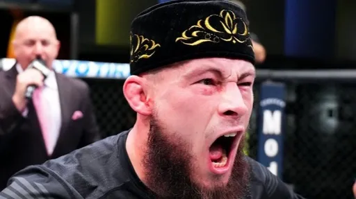 Фахретдинов задушил Ли в первом раунде на UFC Vegas 76