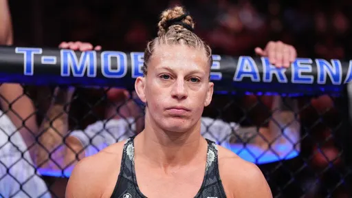 Харрисон победила Пенью сабмишном и стала чемпионкой UFC