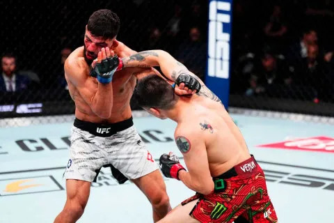 Сехудо высоко оценил победу Морено над Альбази на UFC Fight Night 246