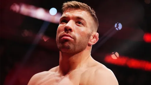Дю Плесси одержал седьмую победу подряд в UFC
