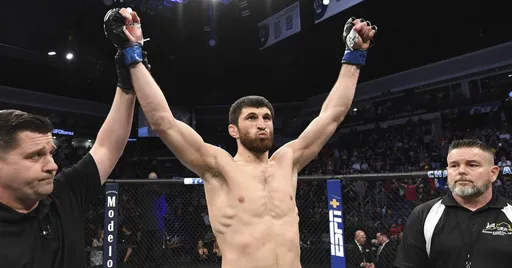 «Я давно заслужил поединок за титул UFC». Анкалаев – о Смите, Яне и скандальной остановке боя в ACA