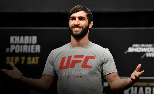 Тухугов получил визу в Австралию и сможет выступить на UFC 284