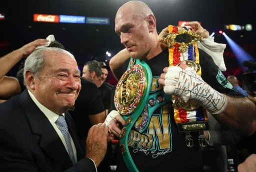 Глава Top Rank Арум: Фьюри заработает больше 100 миллионов долларов за бой с Усиком