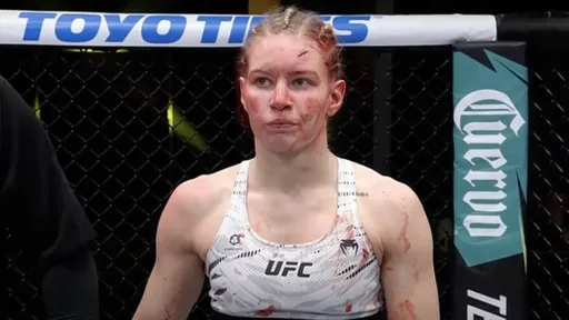 Ударившая тренера после поражения на турнире UFC Дудакова извинилась за свой поступок