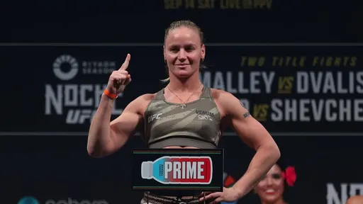 Шевченко и Жанг показали одинаковый вес перед боем на турнире UFC 322