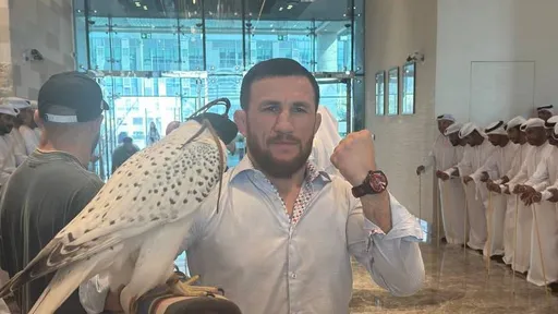 Волкановски, Царукян и Двалишвили прибыли в Абу-Даби на турнир UFC 308