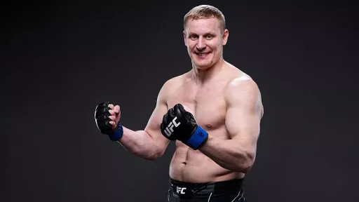 UFC разрабатывает поединок между россиянином Павловичем и американцем Блейдсом