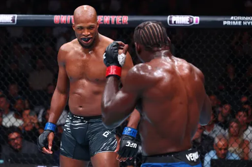 Пэйдж победил Каннонье единогласным решением судей на турнире UFC 319