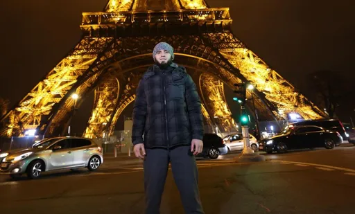 Махачев показал фото у Эйфелевой башни