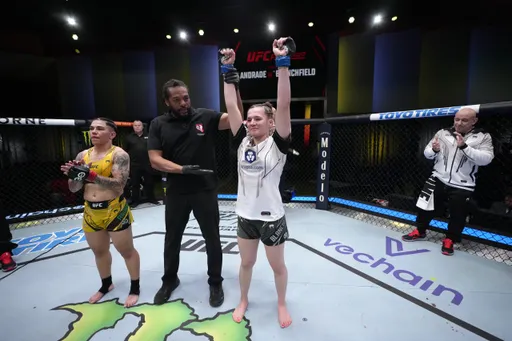 Блэнчфилд задушила Андраде во втором раунде на турнире UFC Fight Night 219