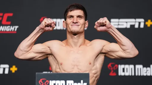 Евлоев заявил, что станет претендентом на титул UFC в следующем году