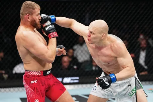 Появились судейские записки боя Гуськова и Блаховича на турнире UFC 323