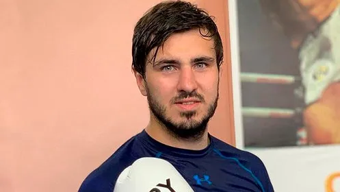 Вахитов рассказал, как защищал титул чемпиона Glory со сломанной рукой