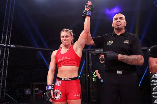 Экс-чемпионка PFL Харрисон победила Лэдд единогласным решением судей на турнире PFL 10
