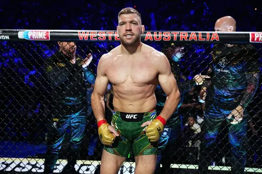 Чемпион UFC Дю Плесси назвал Чимаева жертвой инцеста
