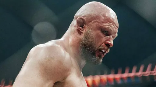 Малыхин ответил на вопрос, надо ли Шлеменко завершить карьеру в ММА