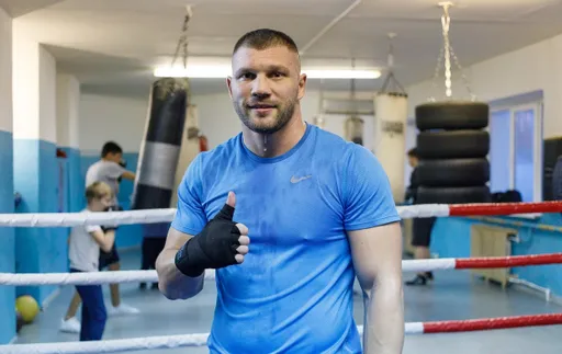 Российский боксер Романов не смог завоевать звание претендента на титул WBA