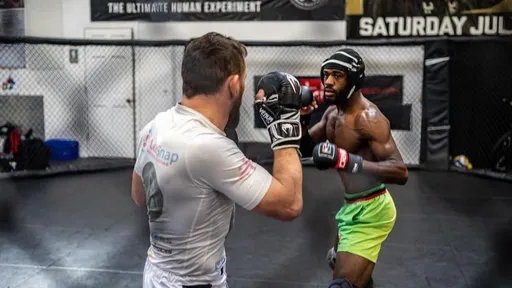 Стерлинг поделился актуальной формой перед UFC 288