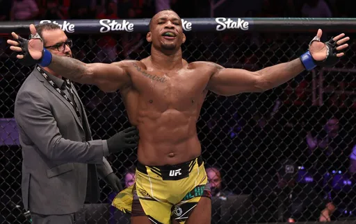 Алмейда поздравил Аспиналла со статусом регулярного чемпиона UFC