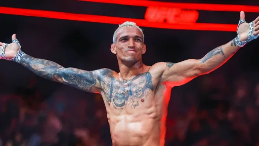 Оливейра обновил рекорды по бонусам и победам сабмишнами в UFC