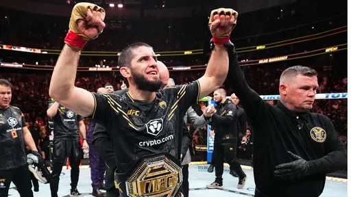ABC: Махачев может лишиться титула чемпиона UFC в легком весе