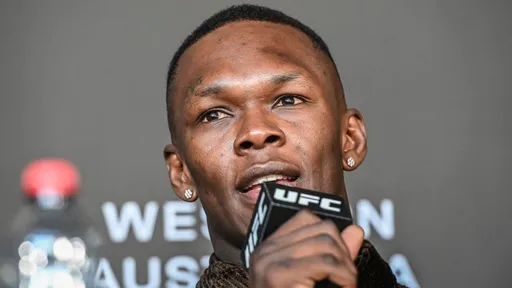 Адесанья рассказал, как завершится бой Чимаева и Дю Плесси на турнире UFC 319